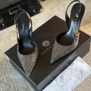 Rare limited edition Nero-Oro Versace sling backs. Size 40. never worn outside.